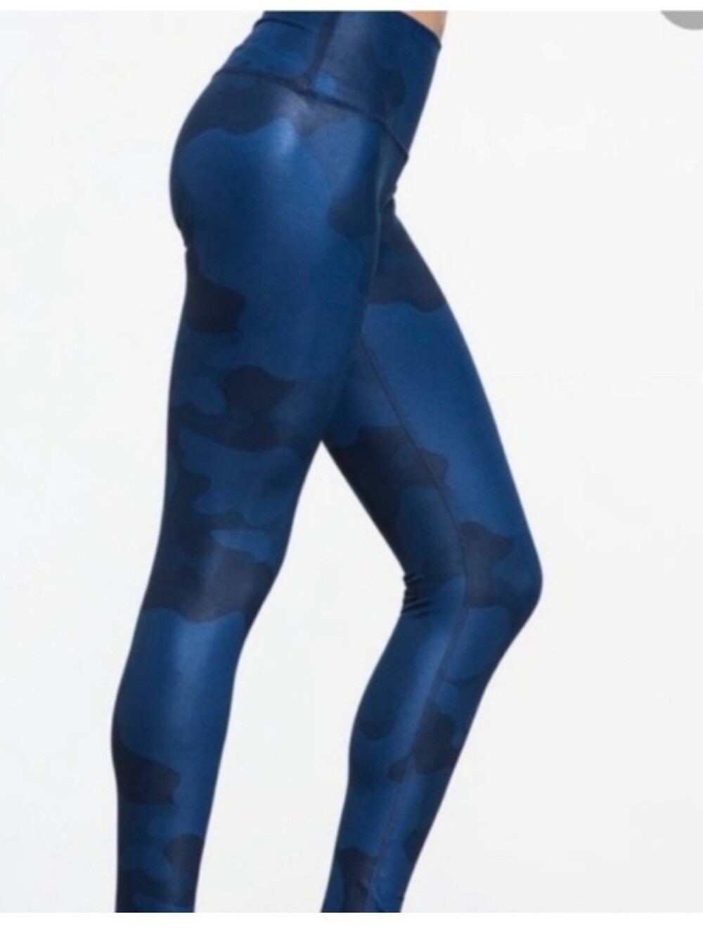 Alo Yoga Size Large Airbrush camo leggings in navy blue.